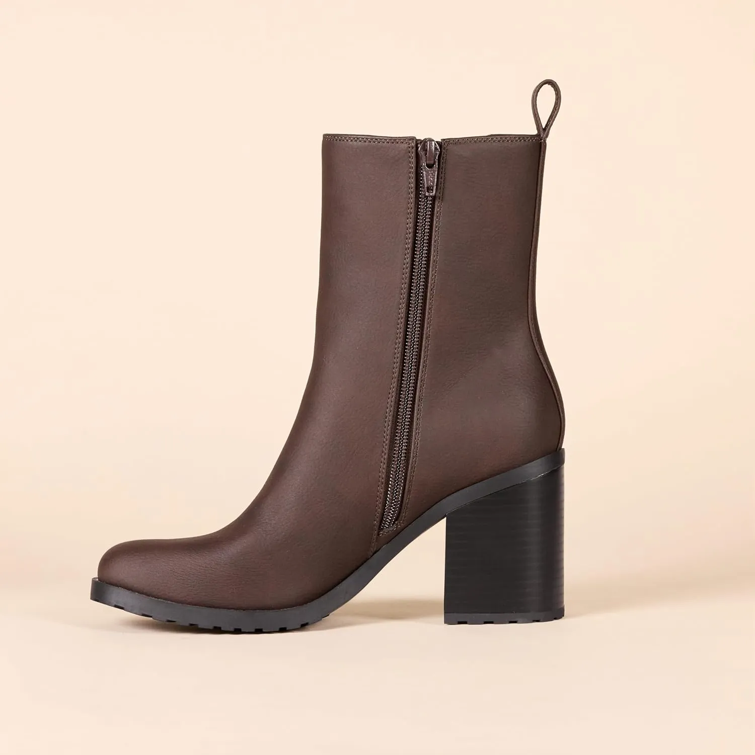 Amazon Essentials Women's Heeled Chelsea Boot