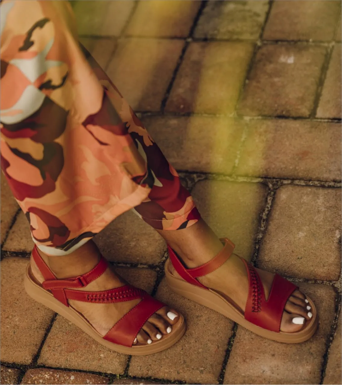 BareTraps FROLICK Womens Sandals