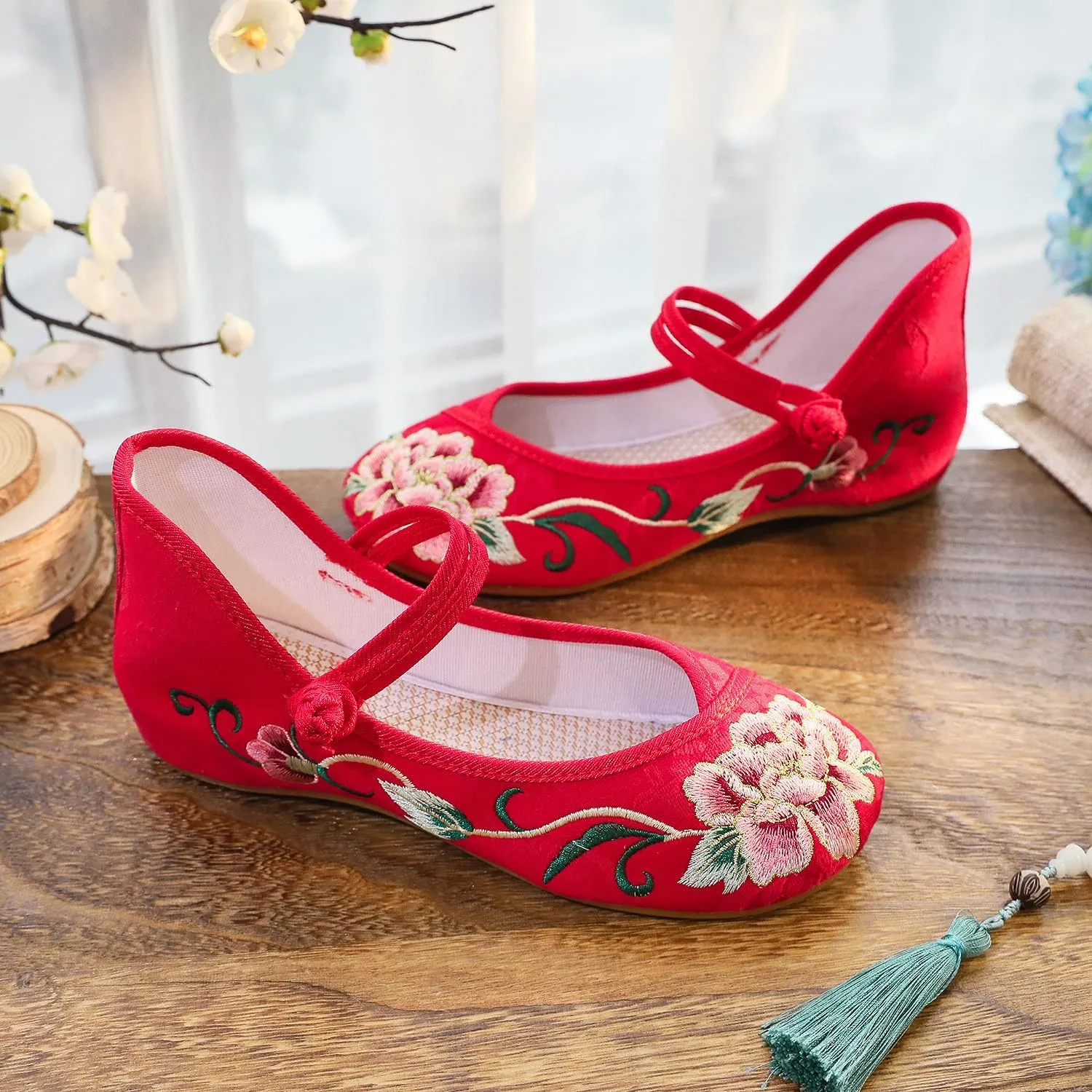 Chinese Embroidered Shoes for Women Round Toe Mary Jane Shoes Handmade Floral Slip On Loafers Comfort Walking Flats