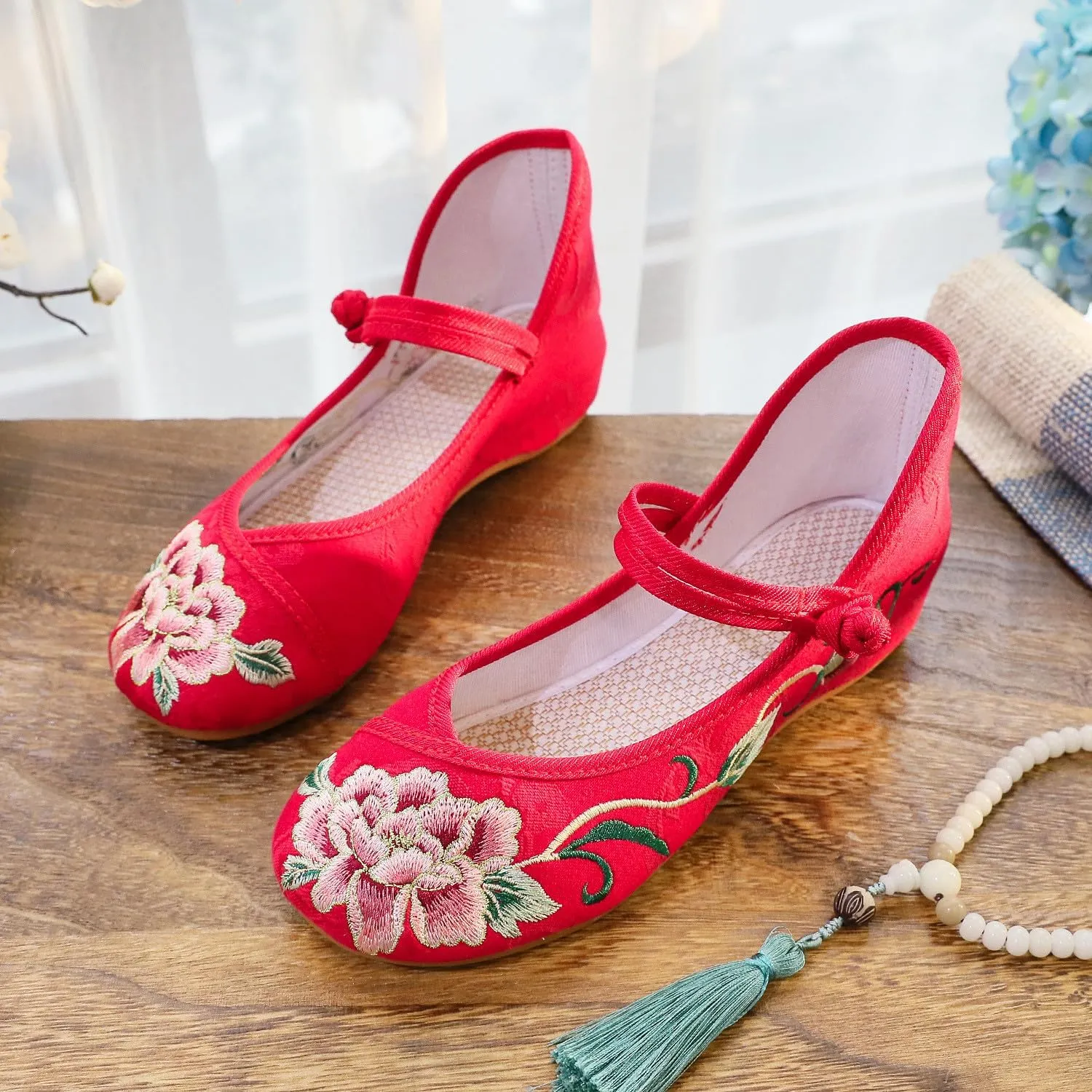 Chinese Embroidered Shoes for Women Round Toe Mary Jane Shoes Handmade Floral Slip On Loafers Comfort Walking Flats