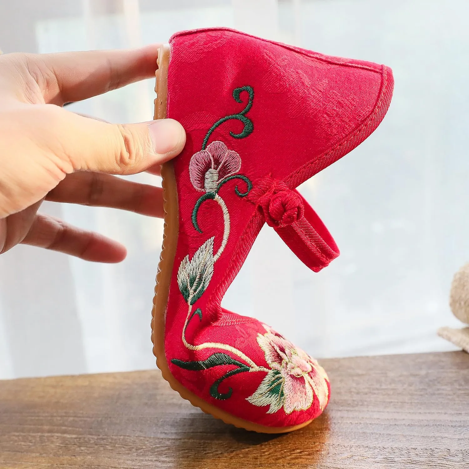 Chinese Embroidered Shoes for Women Round Toe Mary Jane Shoes Handmade Floral Slip On Loafers Comfort Walking Flats