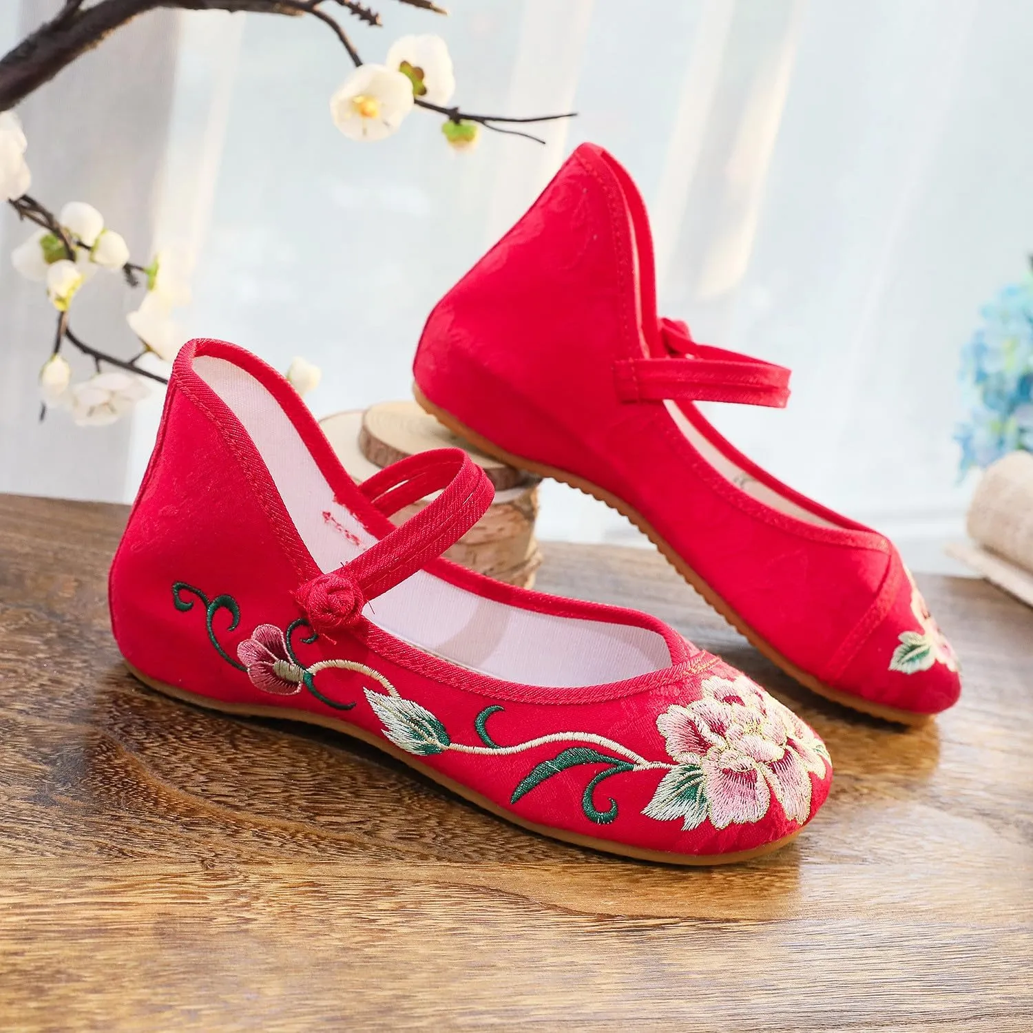 Chinese Embroidered Shoes for Women Round Toe Mary Jane Shoes Handmade Floral Slip On Loafers Comfort Walking Flats