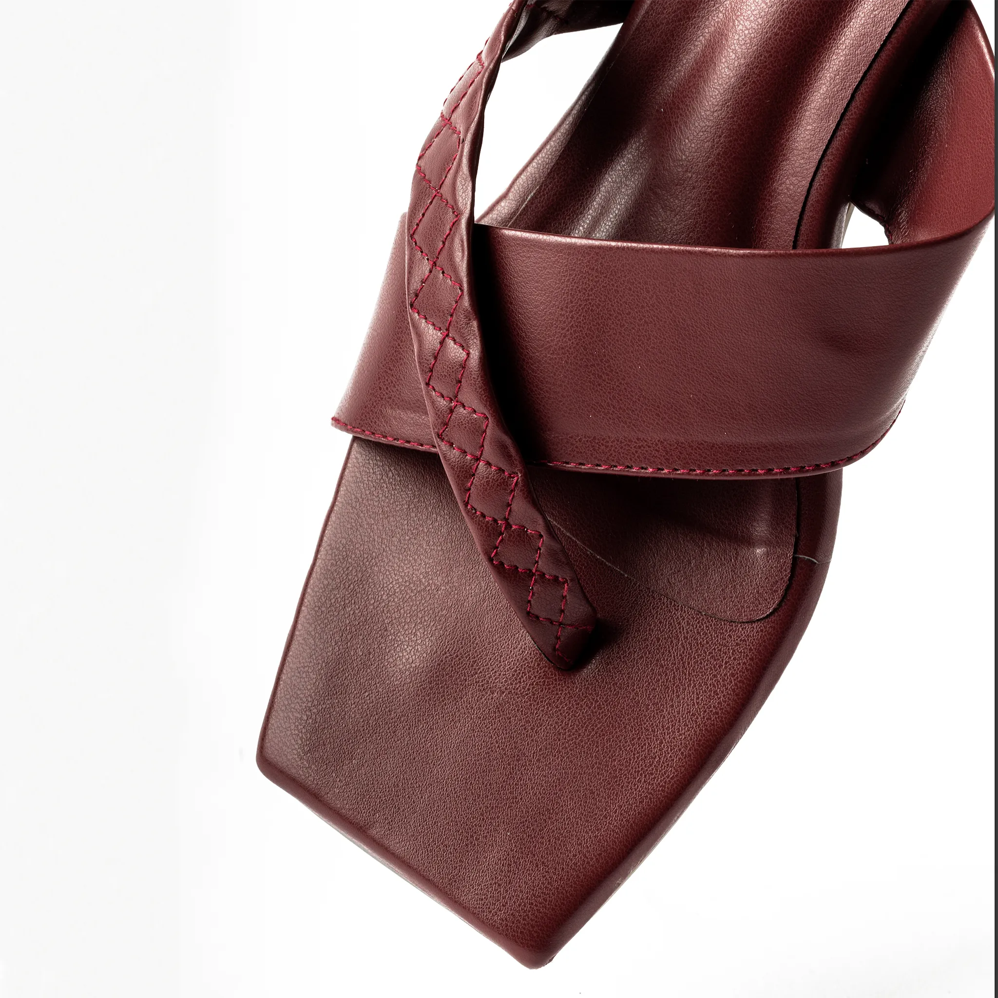 Double strap heel in Wine