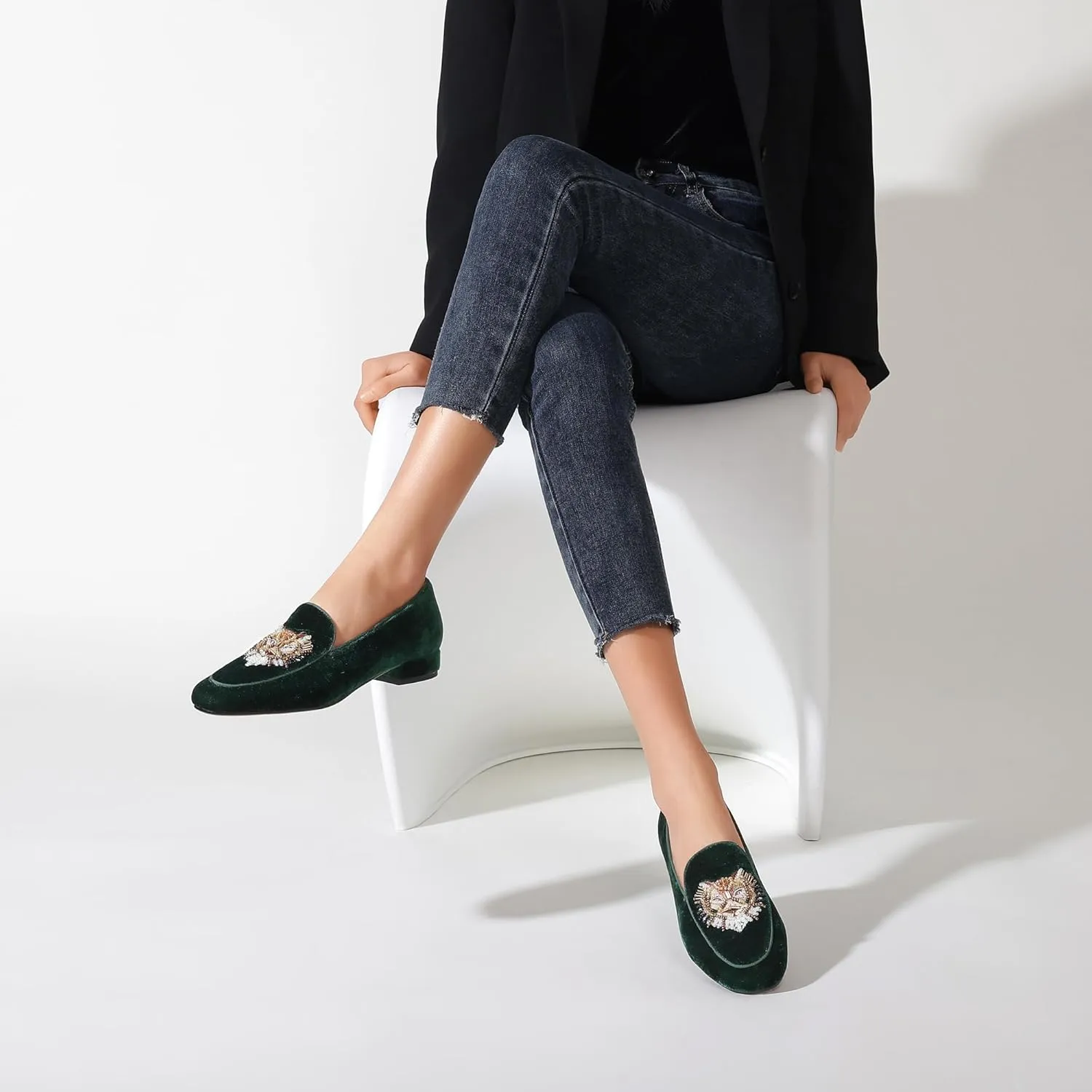 Embroidered Loafers for Women Round Toe Velvet Flats with Tiger Head Pattern