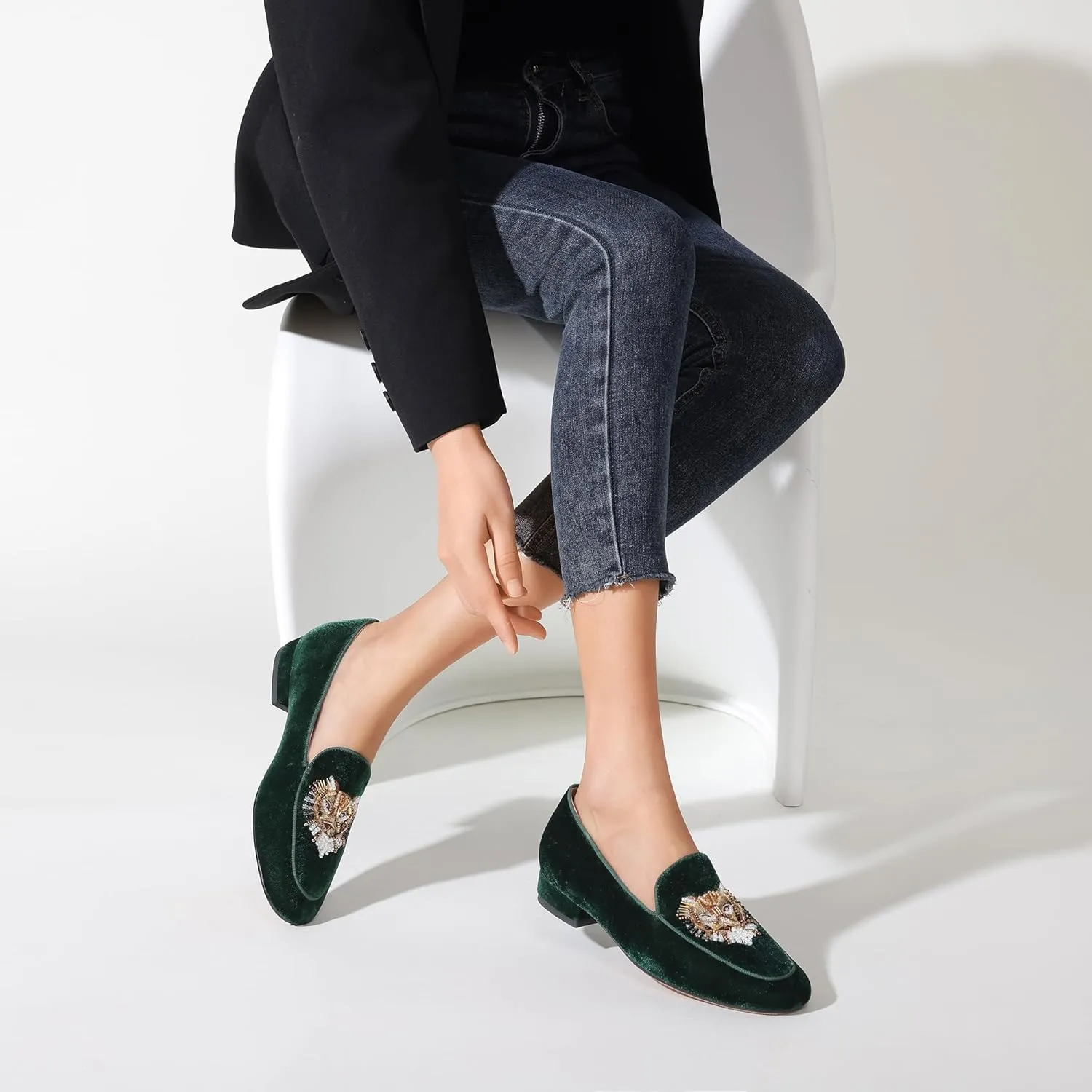 Embroidered Loafers for Women Round Toe Velvet Flats with Tiger Head Pattern