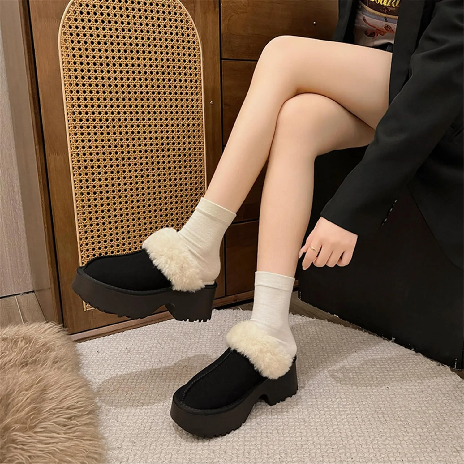 Fashion Platform Clogs for Women's Casual Outdoor Slip on Plush Lining Slippers Comfortable Outdoor Non Slip Women's Mules & Clogs