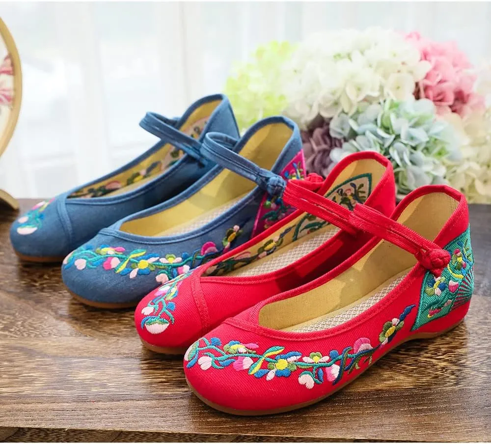 Floral Handmade Embroidered Shoes for Women Chinese Style Comfortable Loafers Shoes Casual Round Toe Walking Mary Jane Ballet Flats Shoes