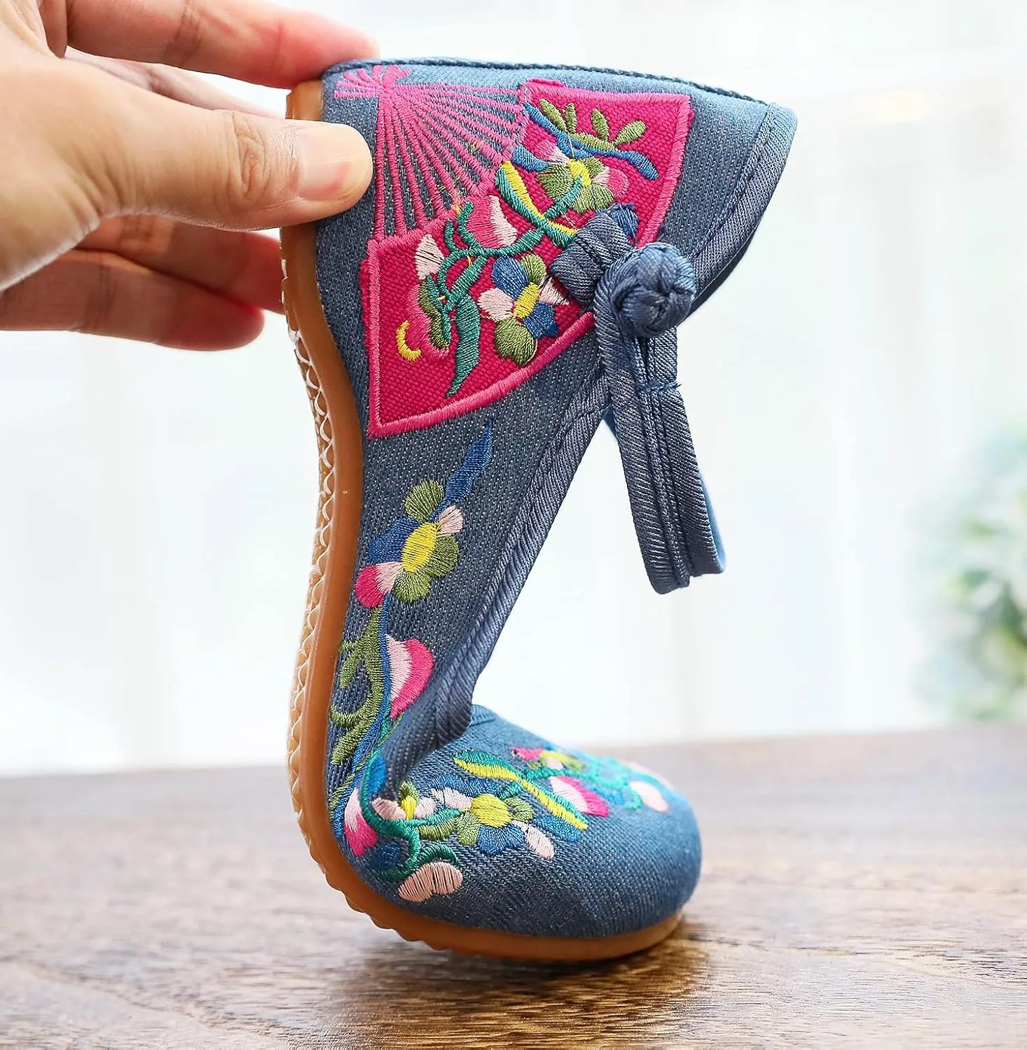 Floral Handmade Embroidered Shoes for Women Chinese Style Comfortable Loafers Shoes Casual Round Toe Walking Mary Jane Ballet Flats Shoes