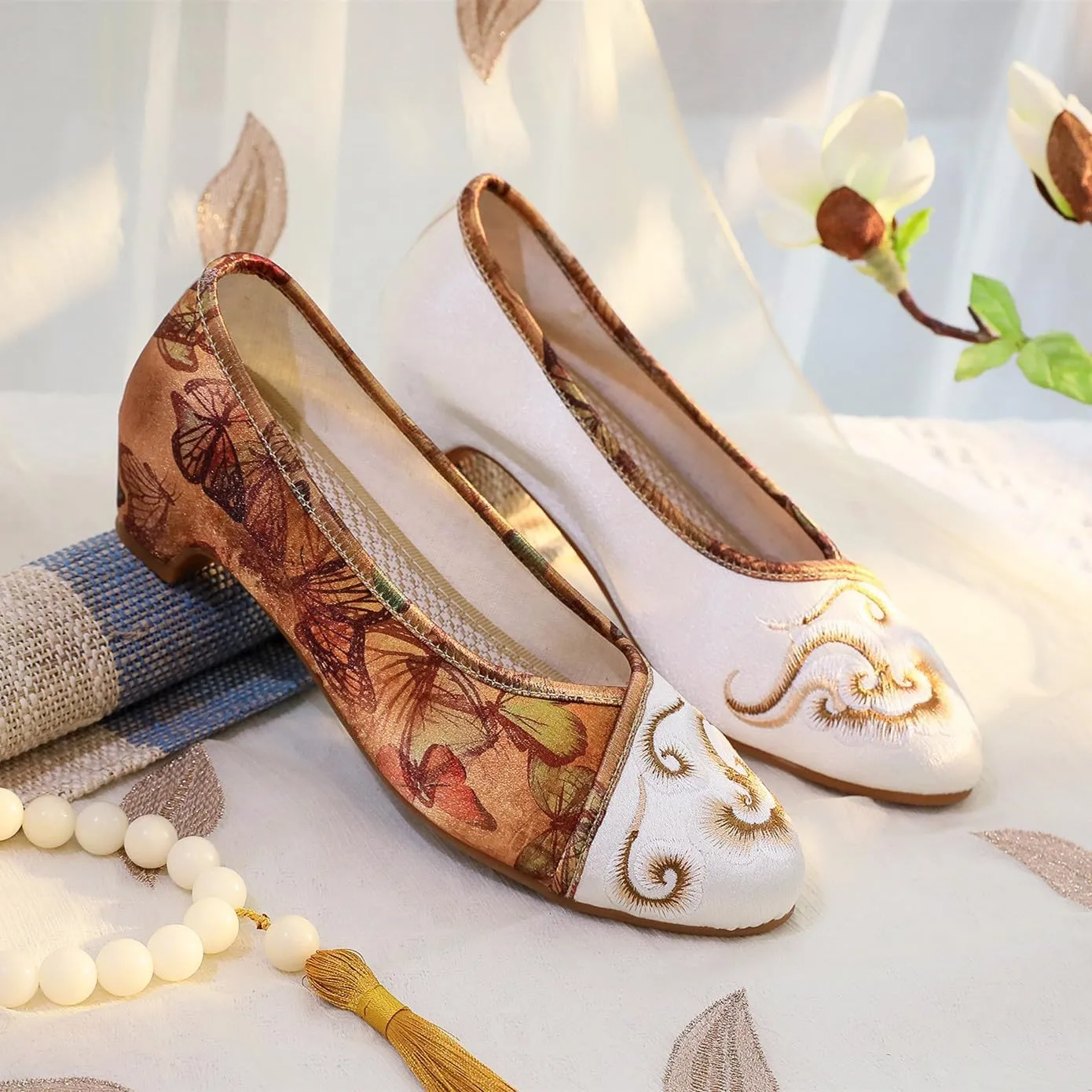 Floral Handmade Embroidered Shoes for Women Retro Classic Mary Jane High Heels Shoes Pointed Toe Slip On Loafers Comfort Ballet Flats Cheongsam Shoes