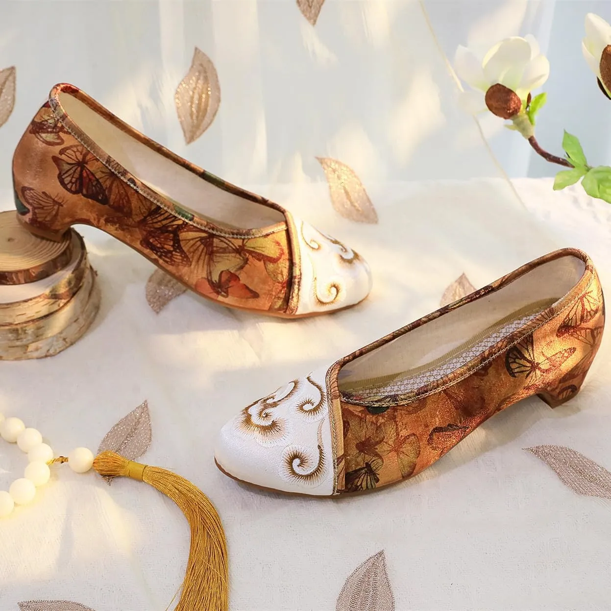 Floral Handmade Embroidered Shoes for Women Retro Classic Mary Jane High Heels Shoes Pointed Toe Slip On Loafers Comfort Ballet Flats Cheongsam Shoes