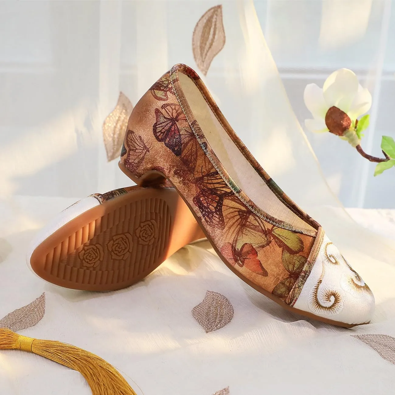 Floral Handmade Embroidered Shoes for Women Retro Classic Mary Jane High Heels Shoes Pointed Toe Slip On Loafers Comfort Ballet Flats Cheongsam Shoes