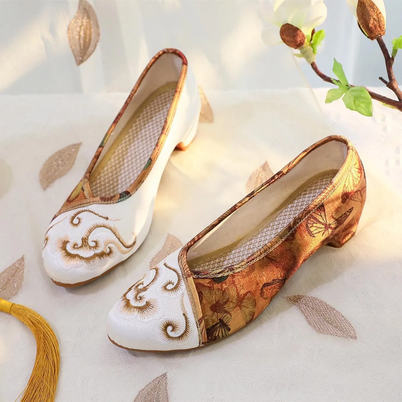 Floral Handmade Embroidered Shoes for Women Retro Classic Mary Jane High Heels Shoes Pointed Toe Slip On Loafers Comfort Ballet Flats Cheongsam Shoes