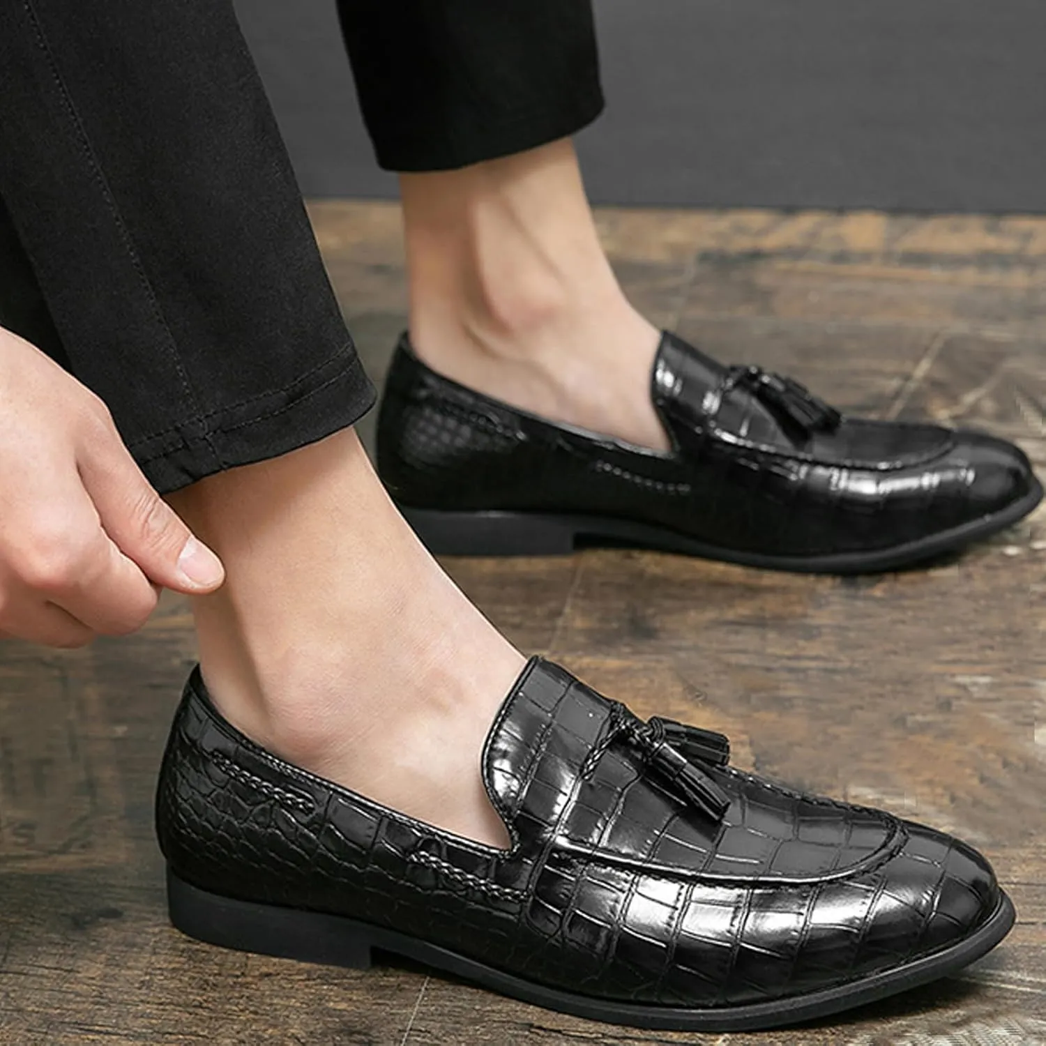 Mens Stone Grain Leather Tassel Slip On Dress Loafers Retro Low Heels Pointed Toe Penny Shoes for Formal Business Wedding Office
