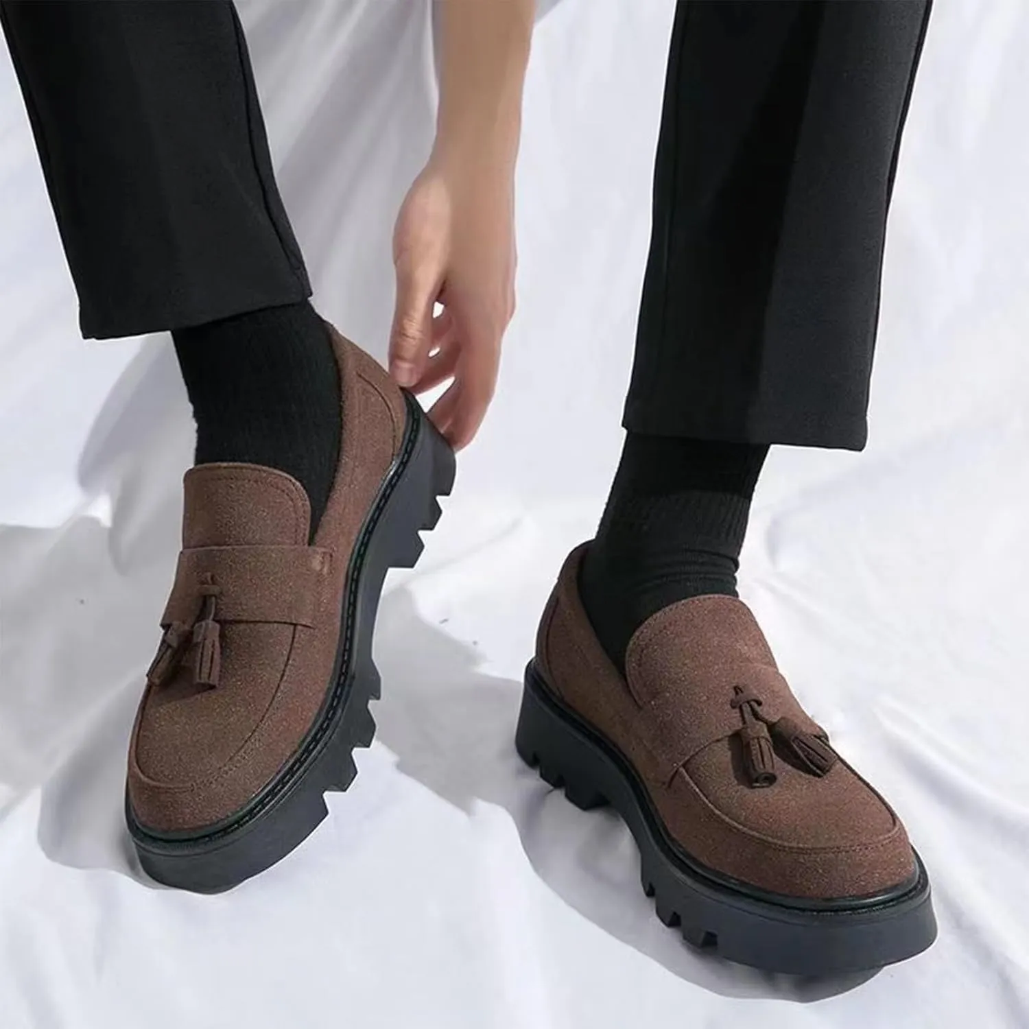 Men's Suede Tassel Platform Penny Loafers Retro Round Head Wide Toe Lug Sole Non-Slip Slip-On Formal Shoes Casual Business Loafers