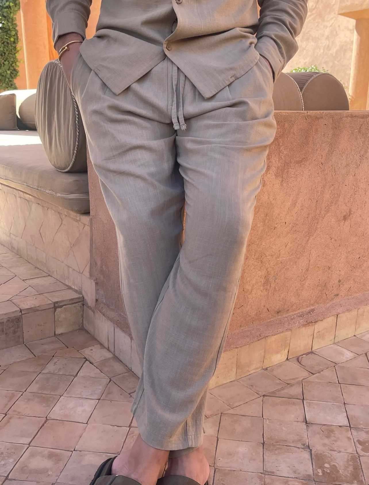 Men’s Two-Piece Set – Lightweight – Button-Up Shirt & Tapered Pants – Relaxed Fit – Holiday Essential