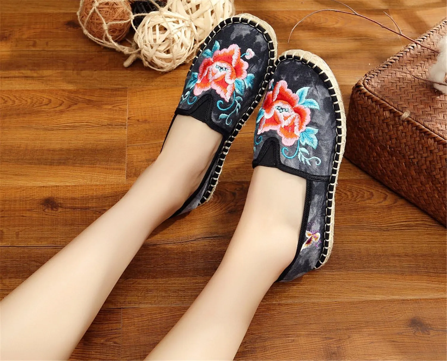 Qhome Women's Floral Embroidery Tie-dye Linen Comfortable Casual Walking Canvas Loafers Espadrilles Shoes