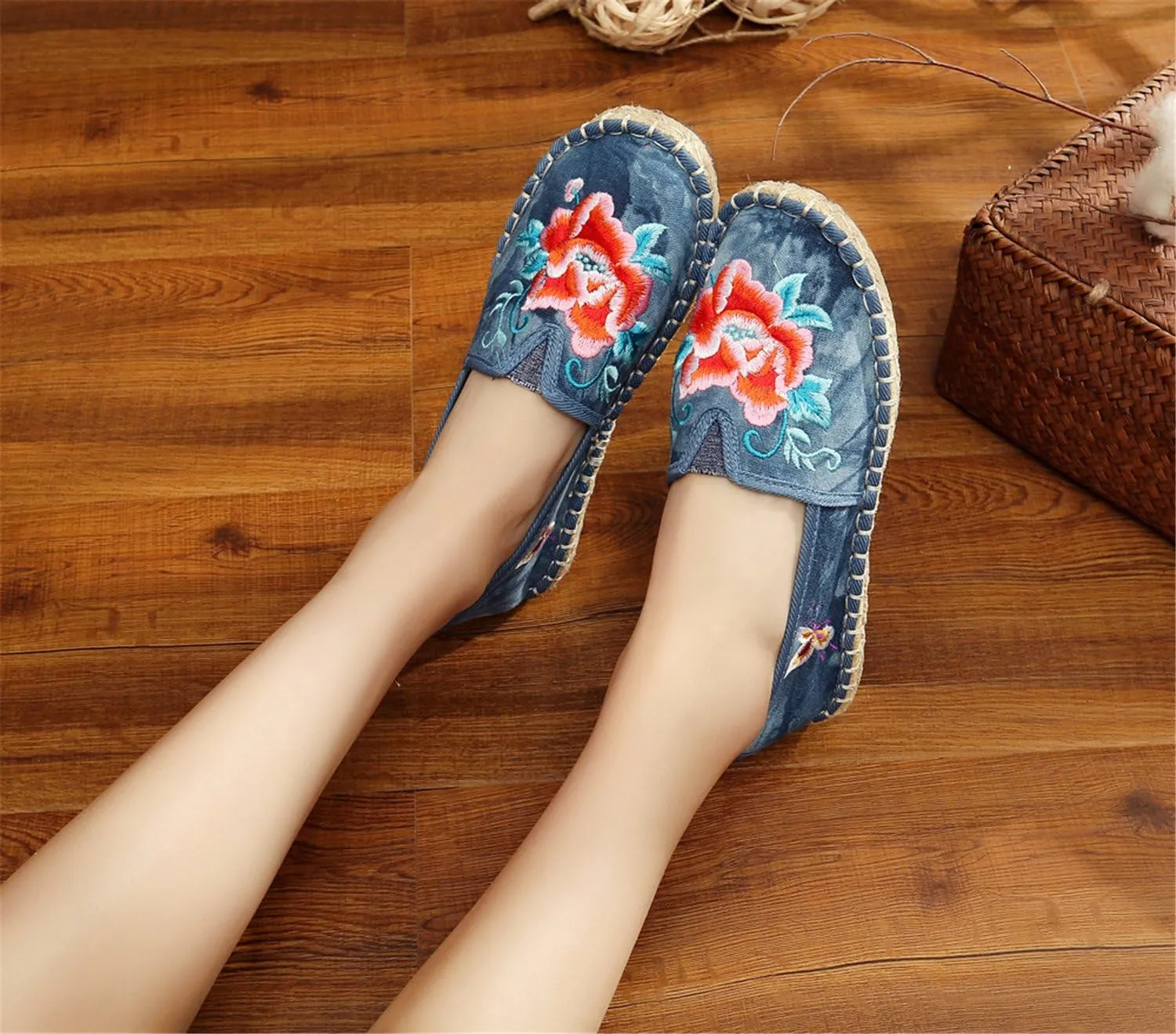 Qhome Women's Floral Embroidery Tie-dye Linen Comfortable Casual Walking Canvas Loafers Espadrilles Shoes