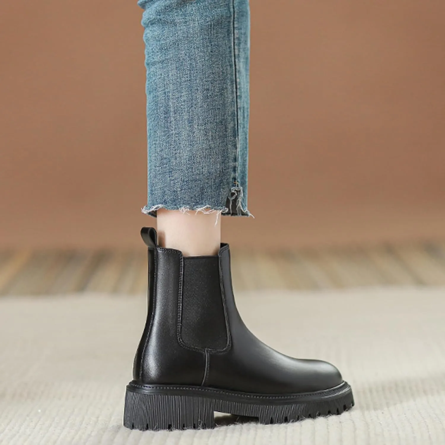 Women's Genuine Leather Chunky Platform Chelsea Boots Classic Round Toe Elastic Slip on Non-Slip Lug Sole Height Increase Ankle Boots