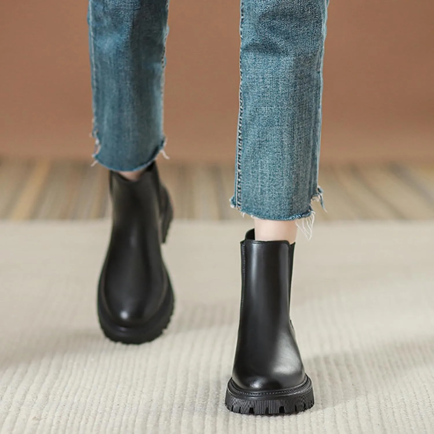 Women's Genuine Leather Chunky Platform Chelsea Boots Classic Round Toe Elastic Slip on Non-Slip Lug Sole Height Increase Ankle Boots