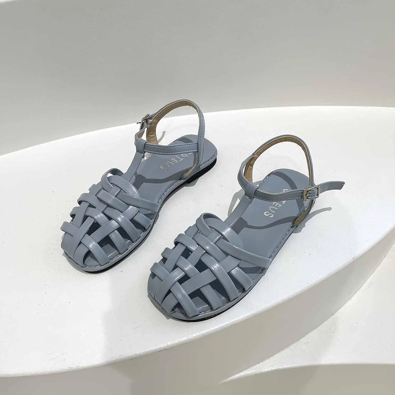 Women's Woven Sandals with Adjustable Strap Trendy Closed Toe Hollow Out Flats Sandal for Casual Summer Footwear