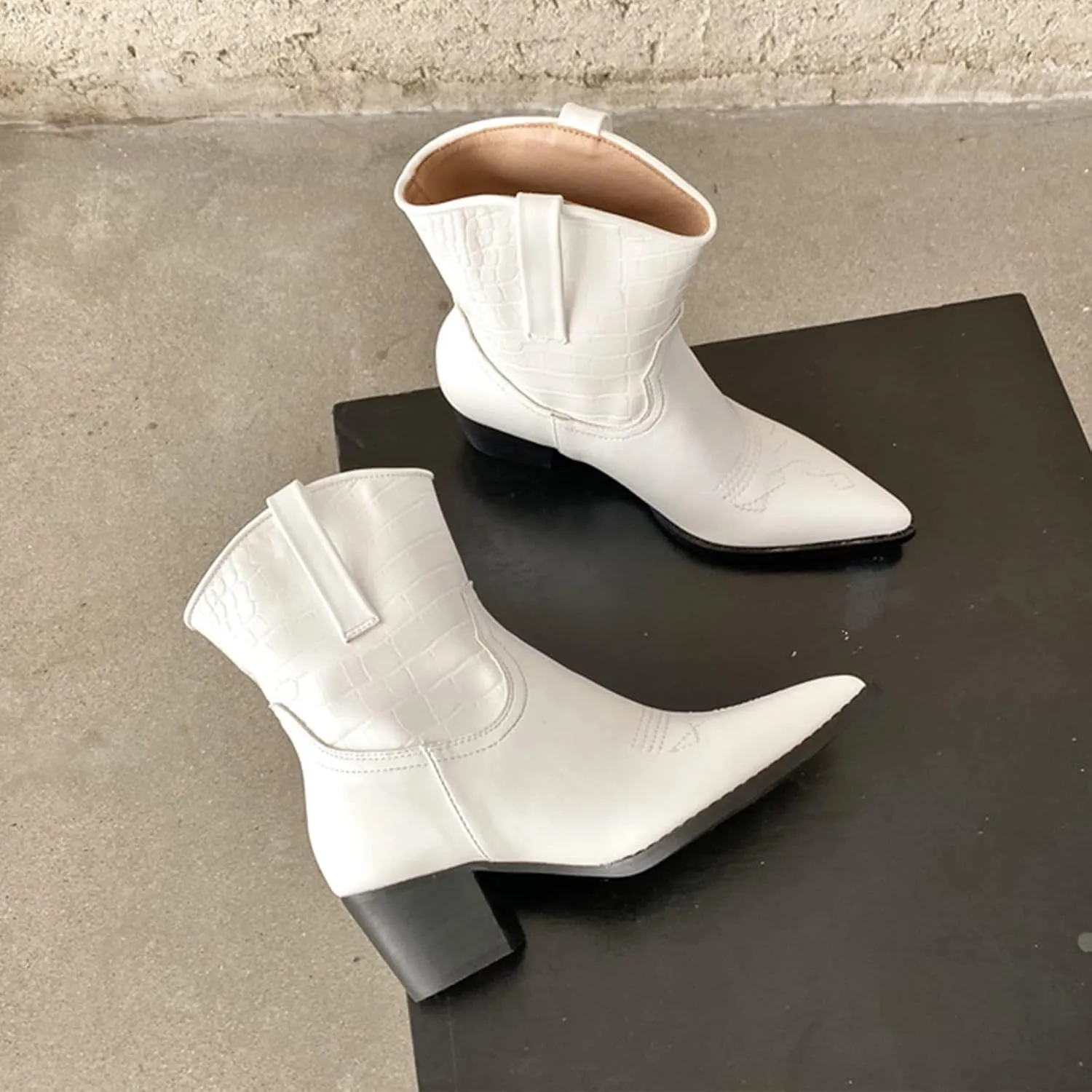 Yolkomo Western Cowgirl Boots for Women Wide Calf Low Heel Short Cowboy Boots